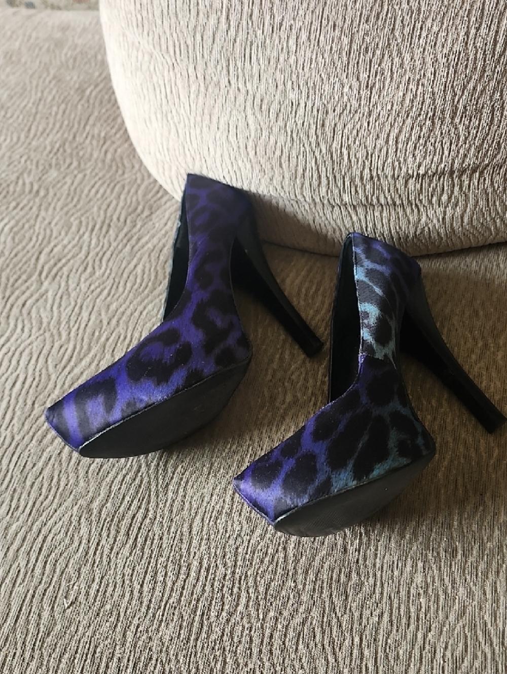 Carlos Santana Purple Leopard Print Platform Stiletto Pumps - Picture 10 of 12